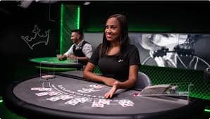 Antarmuka aplikasi sandibet slot menampilkan meja kasino langsung dan permainan slot